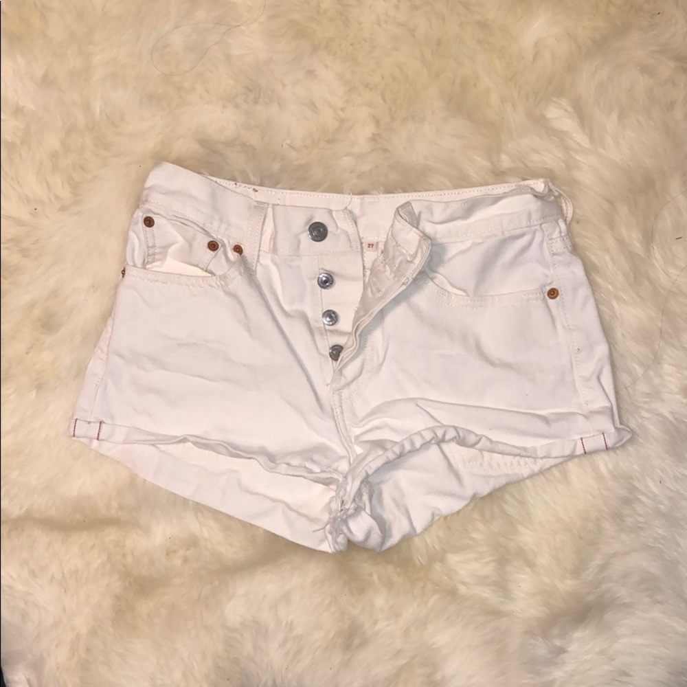 Levi’s | white shorts